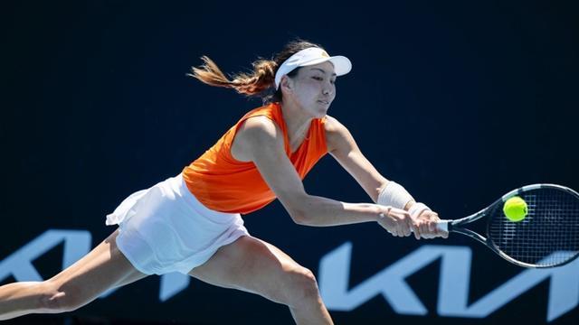 短板变利刃!王欣瑜凭技术革新叩开澳网32强大门|中国金花_订阅