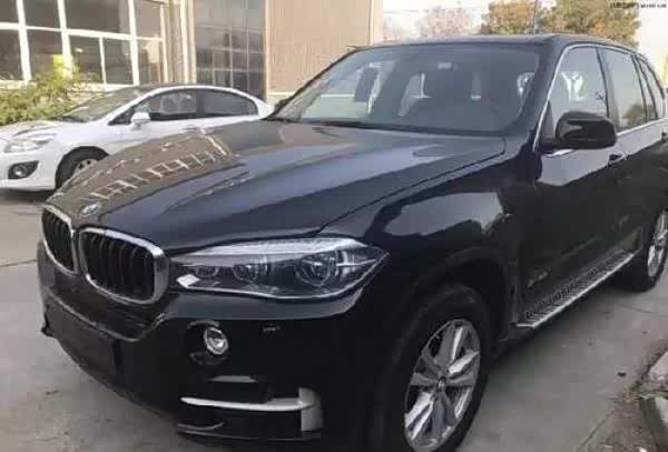 小伙40万拿下二手宝马X5，打开后备箱一看，说捡了个大便宜