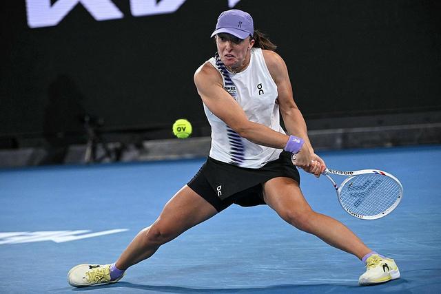 一人一盘好球,斯瓦泰克2-1战胜卡林斯卡娅晋级澳网女单16强