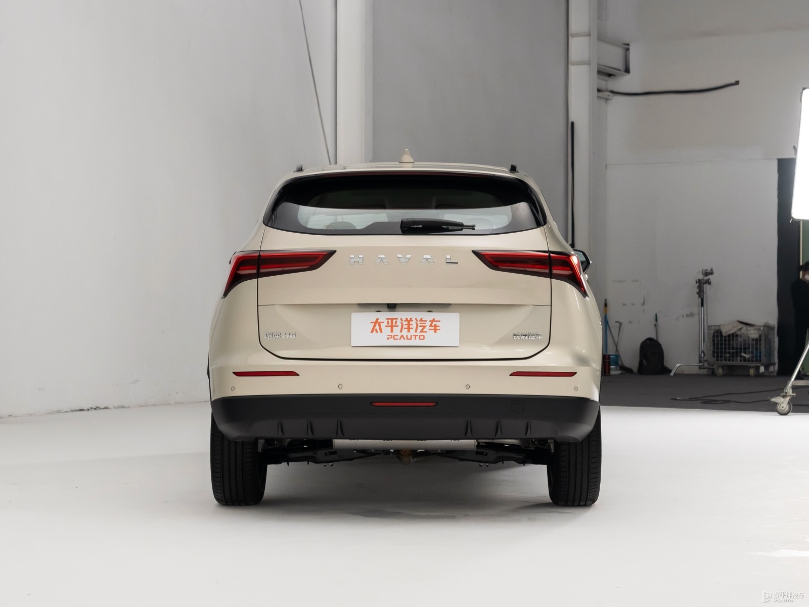 哈弗H6空间实测:后排能跷二郎腿的SUV