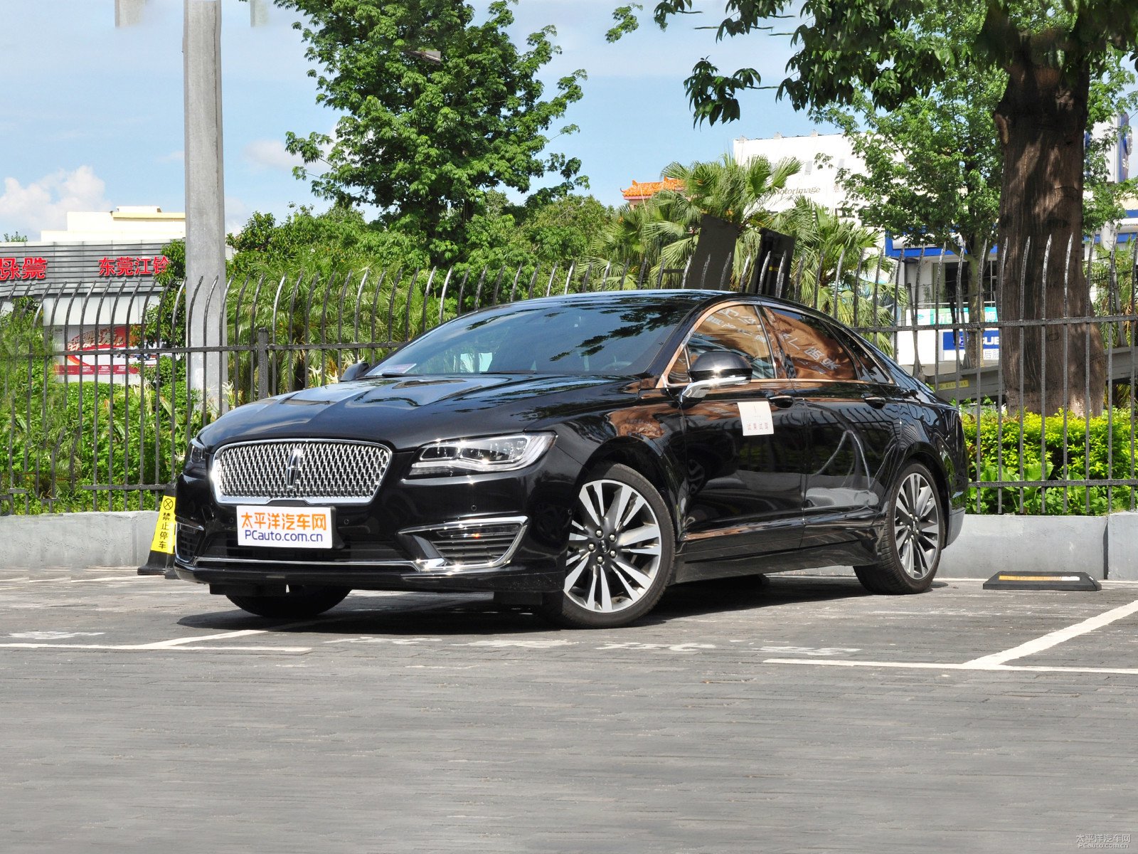 2018款林肯MKZ的底盘质感如何?过减速带时滤震效果好吗?