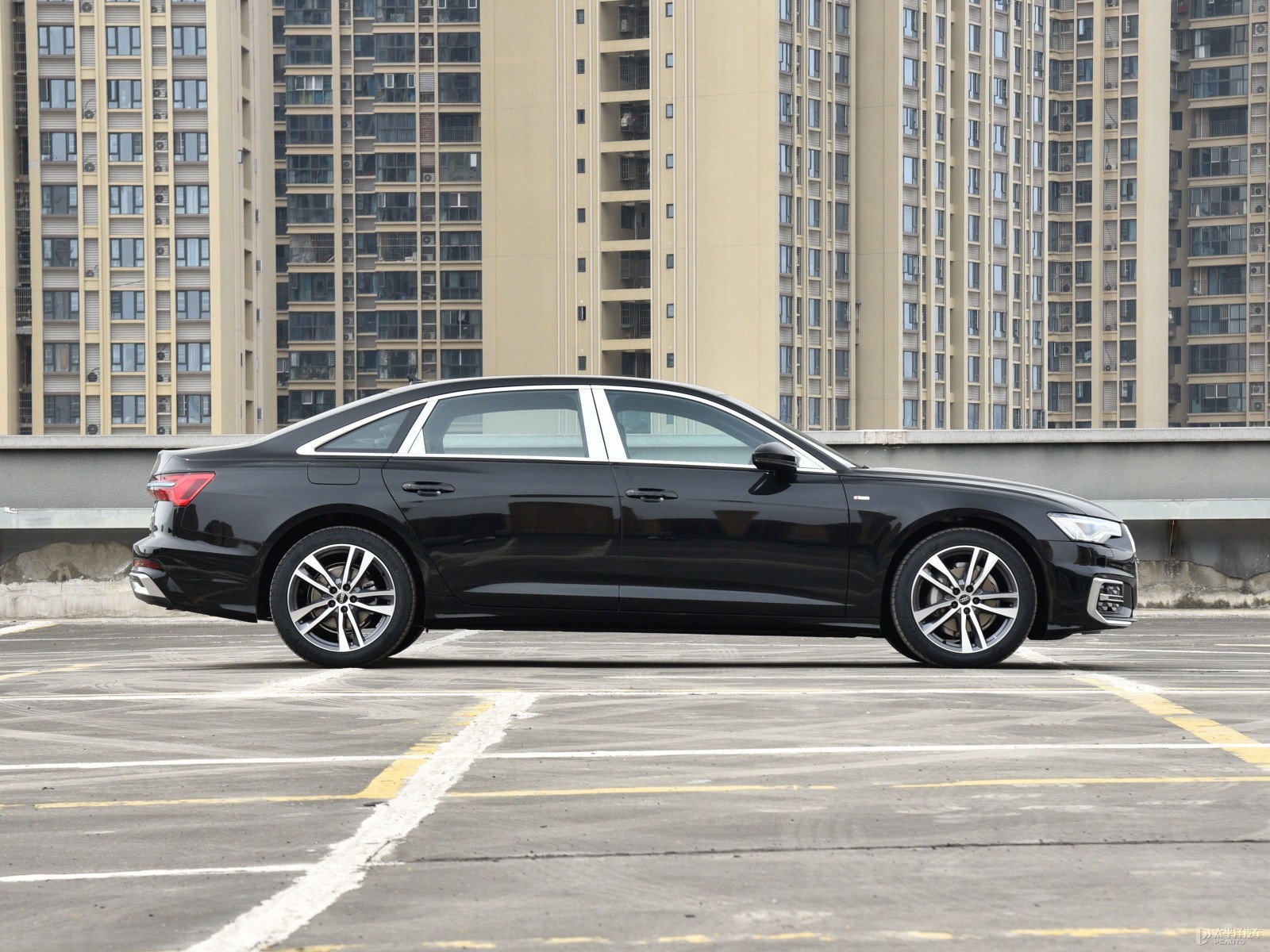 商务精英首选!奥迪A6L性价比解析