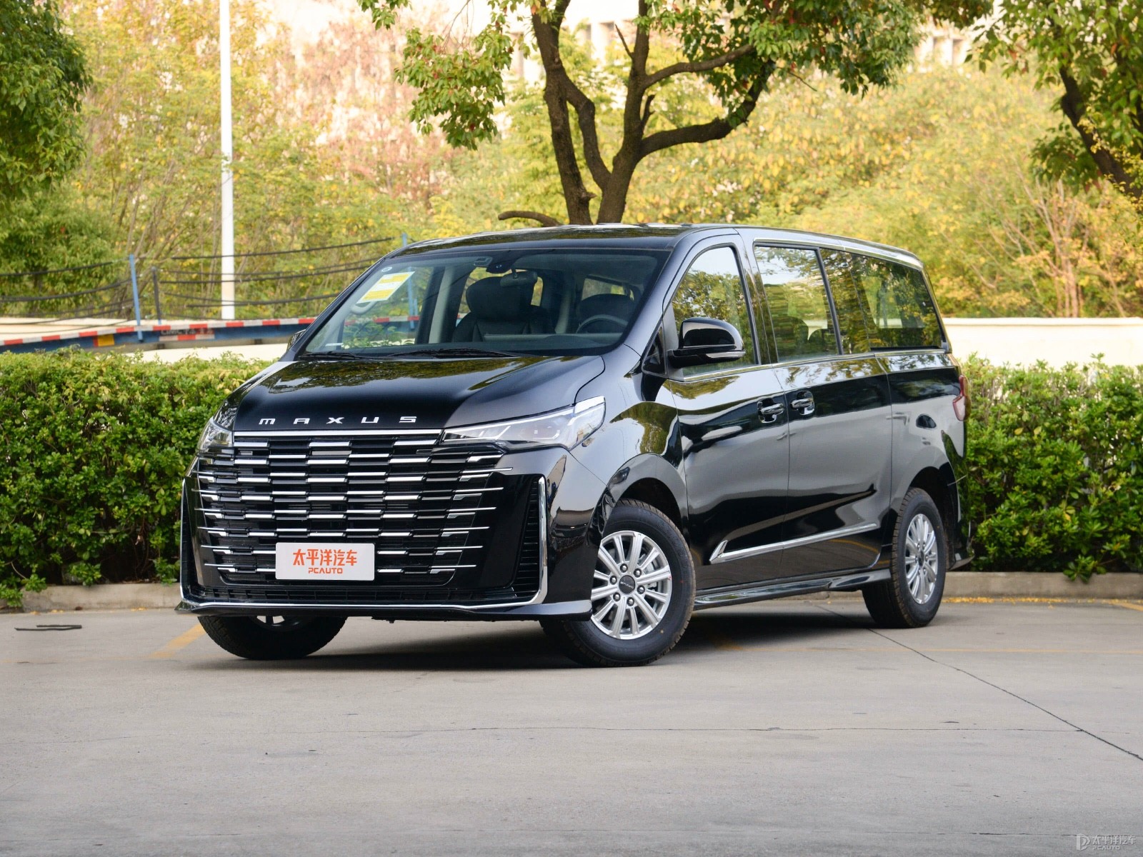 上汽大通G10对比别克GL8、传祺M8等竞品有哪些优势和劣势?