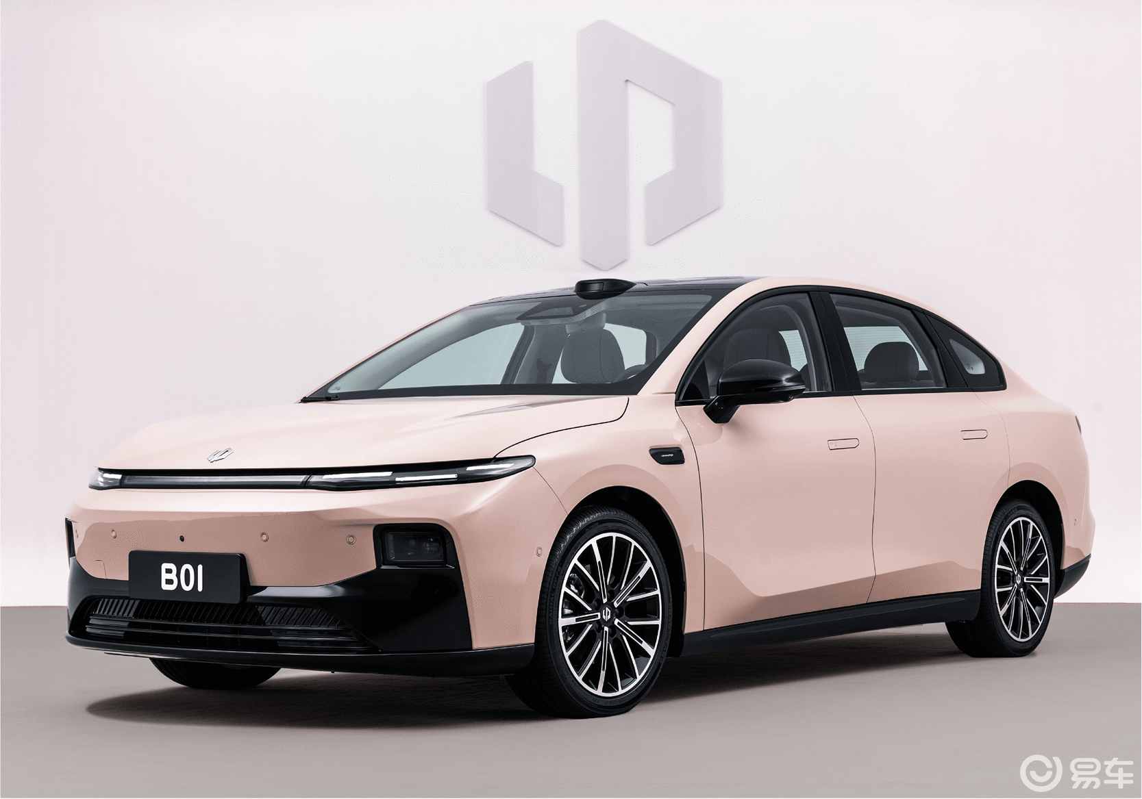 零跑B01选购指南：8.98万起，哪款配置更值得掏腰包？