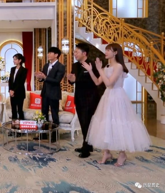 沈梦辰杜海涛弯腰欢迎倪萍,倪萍脱口而出一句话,果然是幽默主播