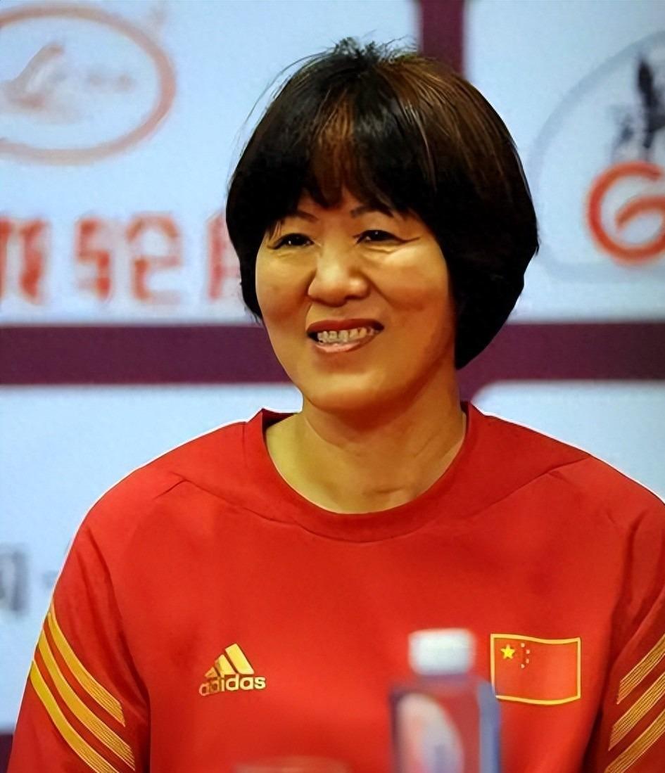 郎平也没想到，当年留给前夫在美国长大的女儿，如今成了她的骄傲