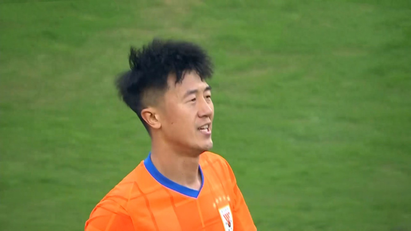 泰山给8国脚放假，赴广州冬训，彭啸非卖品 徐江：海港报价1000万+