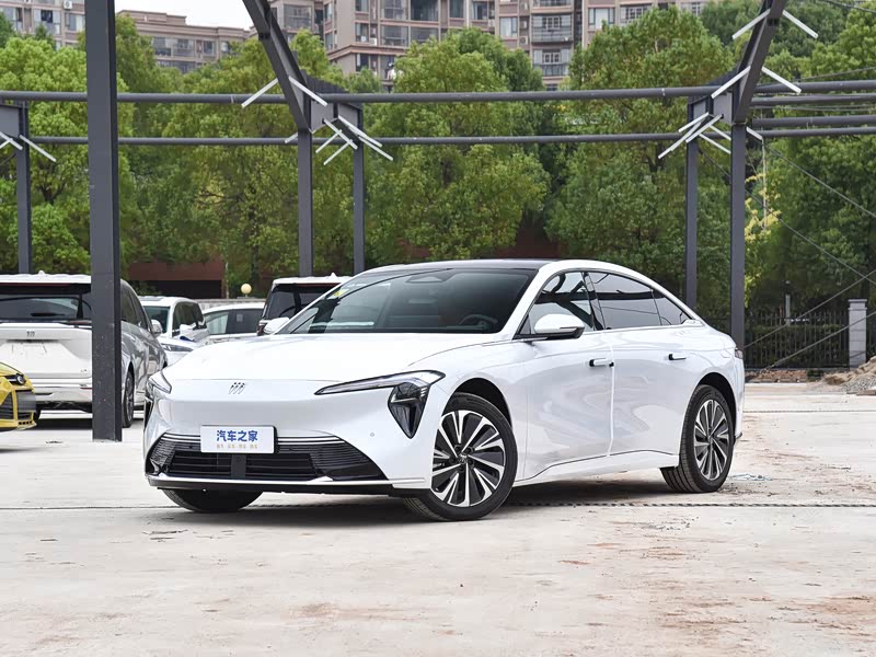 别克至境L7在同级别车型中的价格如何?