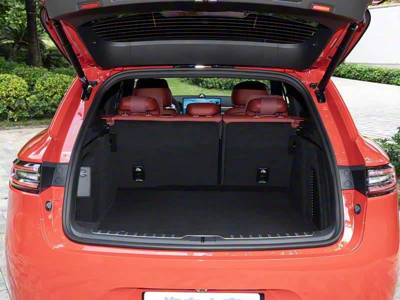 问界M5在高速行驶时的续航里程表现如何?