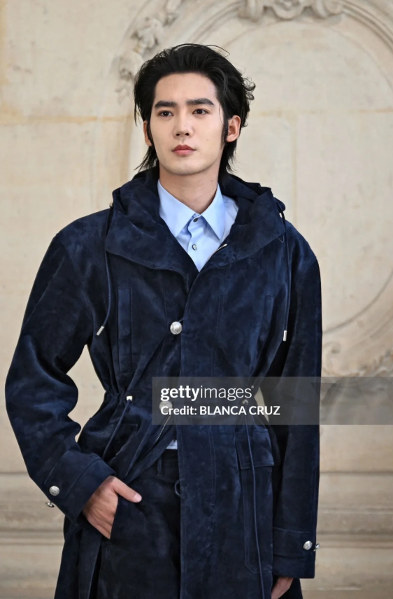 巴黎这一夜,蔡依林逆生长,魏大勋火到国外,周迅彻底赢麻了