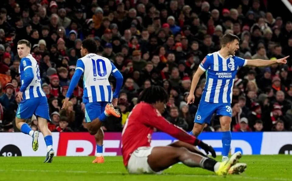 曼联双线失利只剩英超拼搏,冲击前四成赛季关键