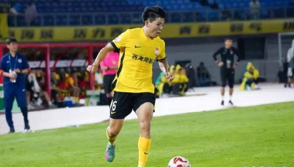 U23国足队长徐彬即将踏上英超征程，球迷热议王钰栋为何迟迟不留洋