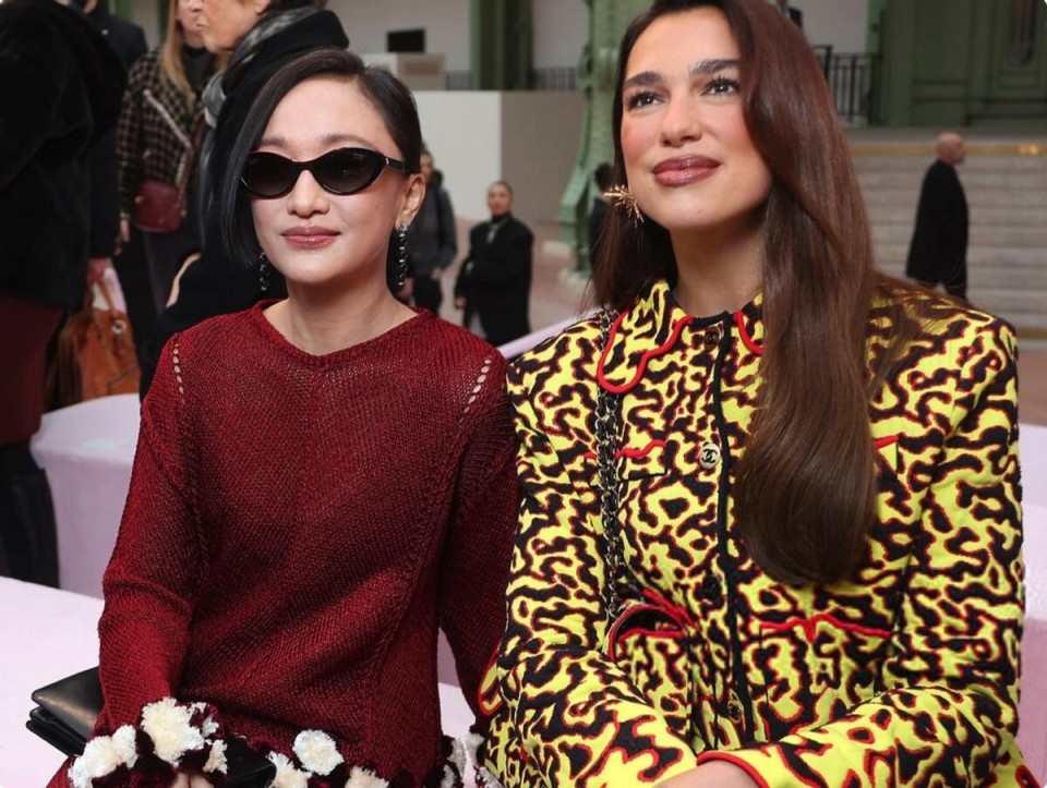 巴黎这一夜，周迅惊艳亮相，刘雯脸部瘦脱相，金高银松弛感拉满