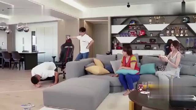 林志颖有多孝顺？看完他对妈妈和信玩游戏的态度，陈若仪都笑了！