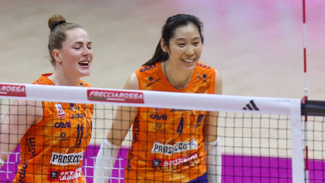 外国解说赞扬朱婷的巧妙吊球