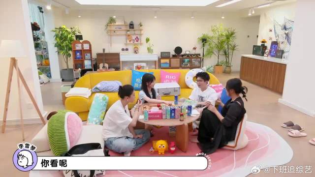 李雪琴曝田曦薇想恋爱，每天追着问戚薇感情问题，太逗了