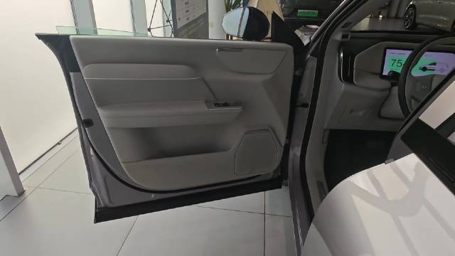 沃尔沃XC70门拉手设计引体验者关注，高度问题引不适