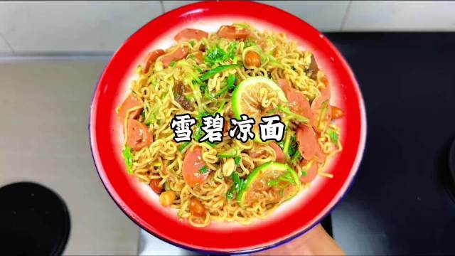 男人下厨的样子原来这么帅，比屏幕里的彭于晏更有魅力！