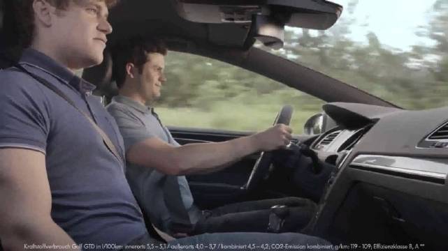 原来汽车加速广告，还能这么拍