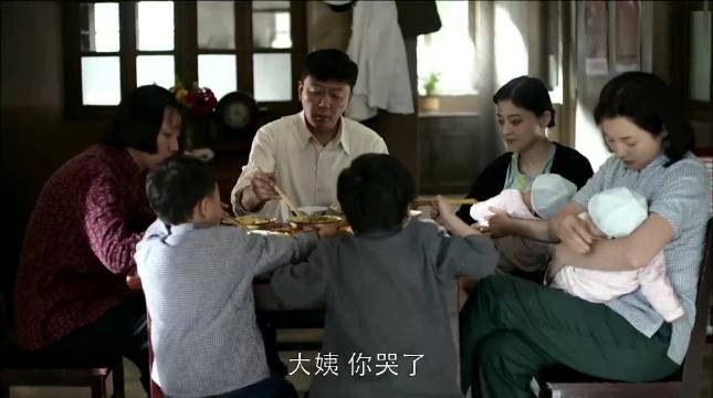 父母爱情：安杰无意说错话，亲姐饭桌上流泪，丈夫急忙让安杰道歉！