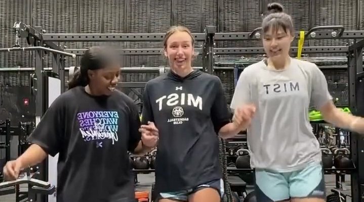 迷雾官方说这是阿兰娜第一支跳舞视频~不过这个BGM《香水有毒》