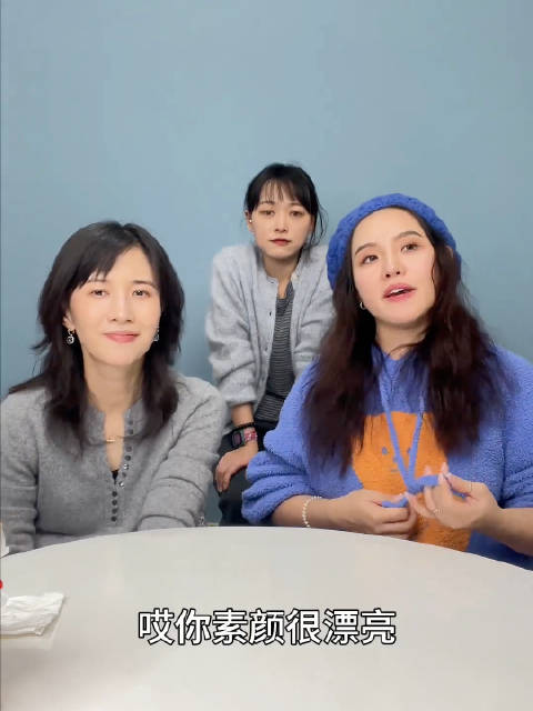 谢依霖曝杨幂素颜趣事，时代姐妹花群聊日常