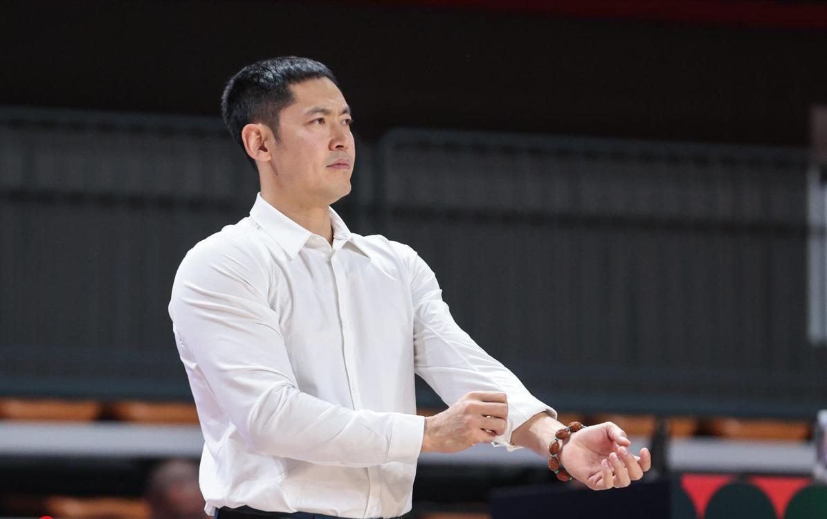 杨鸣承认在等下家！告别辽篮有3选择，有望联手周琦，1个难题无解