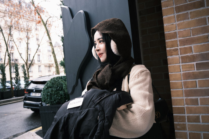 蔡依林黑长直亮相华伦天奴高定秀，成米开理时代国内首邀艺人