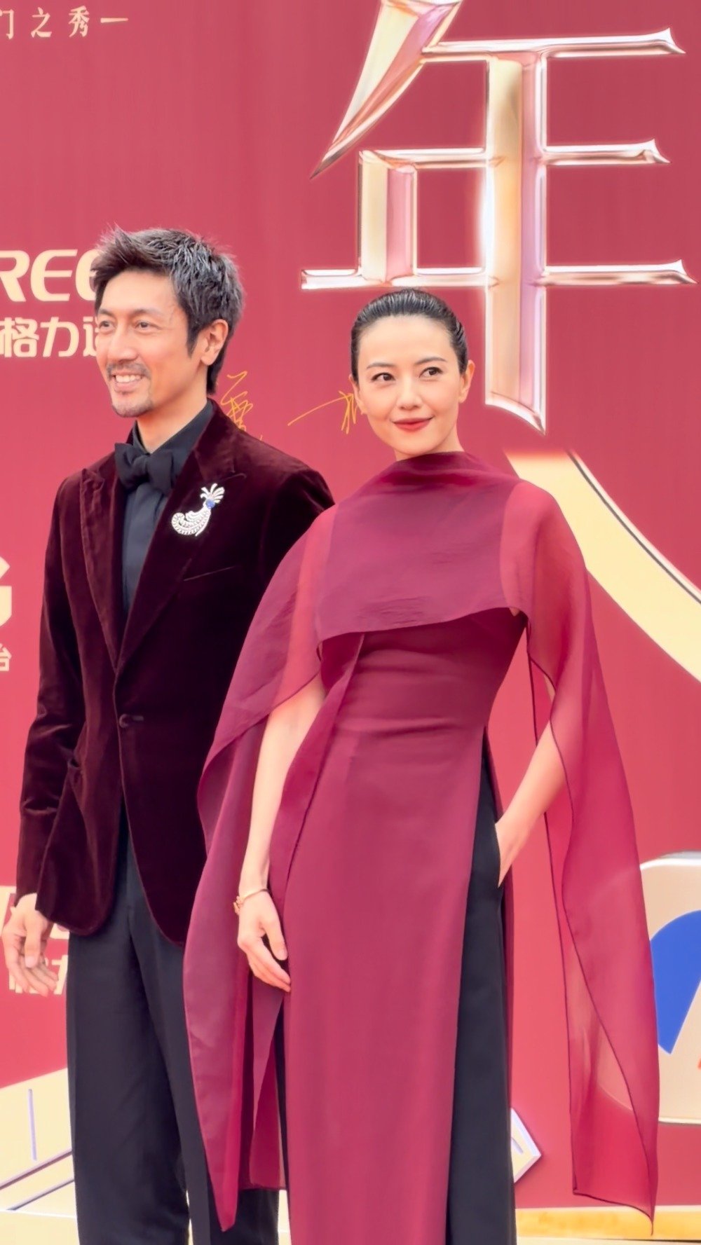 高圆圆红毯惊起哇声一片 这状态太好了吧