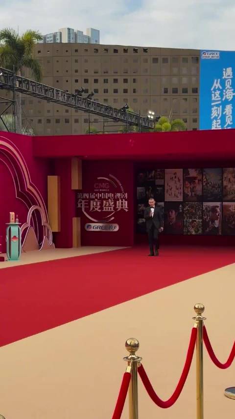 聂远晒与女儿合照，父女状态佳