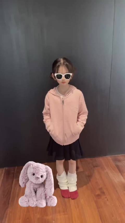 方媛晒女儿跳舞视频，二女儿舞姿出众遗传郭富城天赋