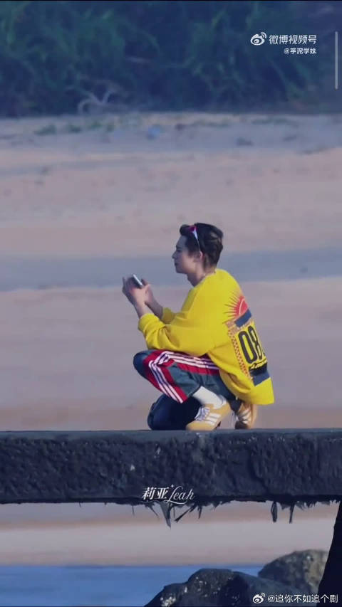 王鹤棣节目拍照获赞，动作指导专业成果自信