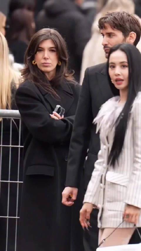 蔡依林亮相Valentino2026春夏高定秀，同场明星达妹莉莉艾伦等