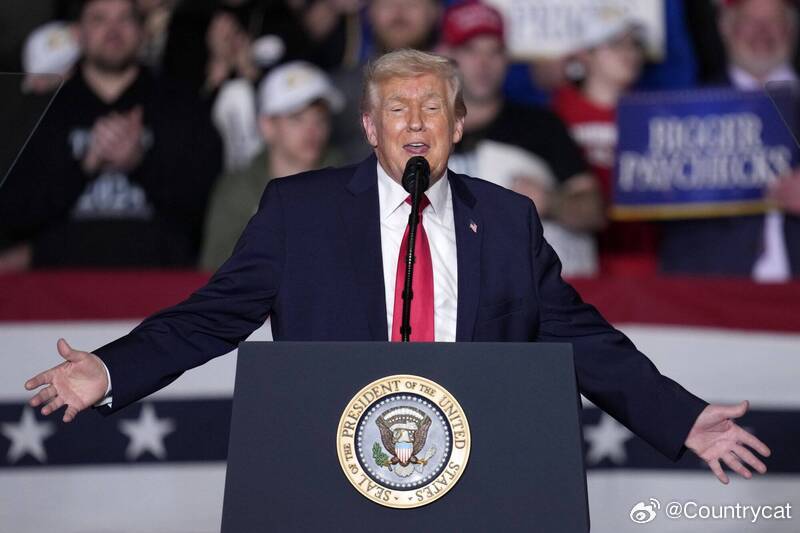 特朗普称另一支舰队正驶向伊朗，希望达成协议