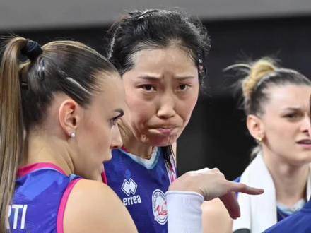 朱婷亲临赛场！她连续拦下艾格努的强攻！2024.04.06 比赛高光时刻