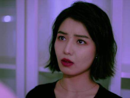 “像你这样的男人，外界传闻有三十多位”