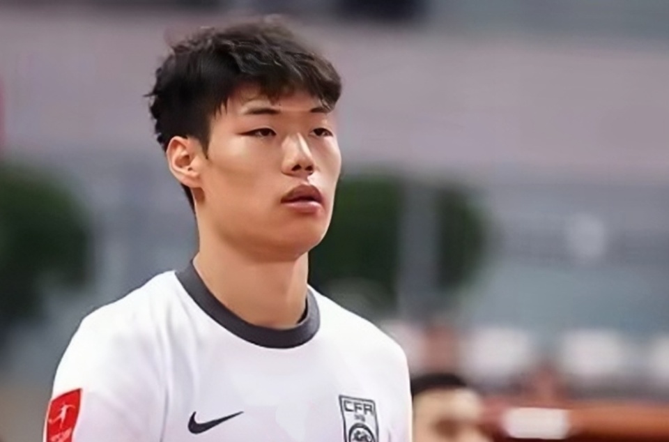 冬窗第一签！山东泰山即将签下亚泰20岁中卫，外援已在路上了