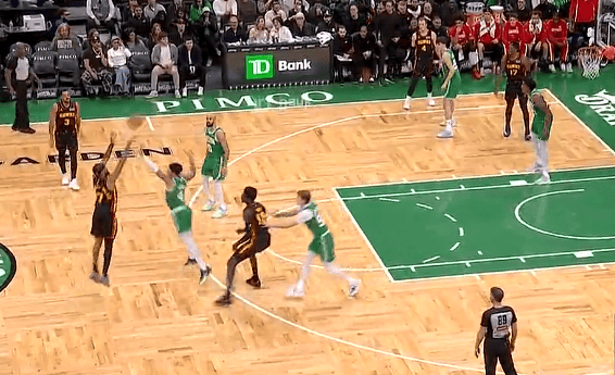 沃克超远三分干拔再中，老鹰领先凯尔特人到21分分差