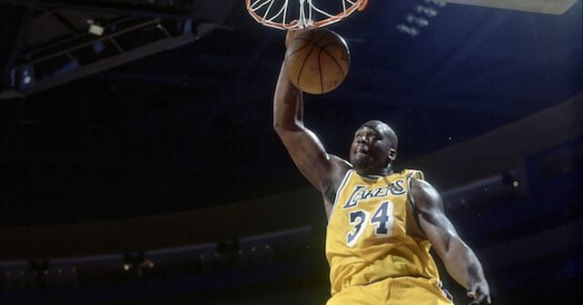 湖人国度：奥尼尔队史今日曾统治雄鹿