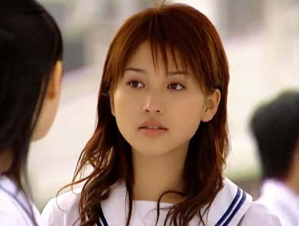 金莎谈被前经纪人欺骗:他们从中作梗,负面新闻铺天盖地