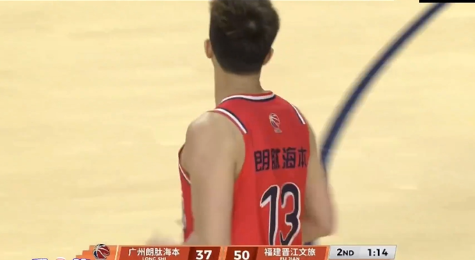 郭艾伦半场5中2得到6分，徐昕4中3得到6分7篮板1盖帽