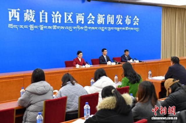 1月29日，西藏自治区两会新闻发布会现场。贡确 摄