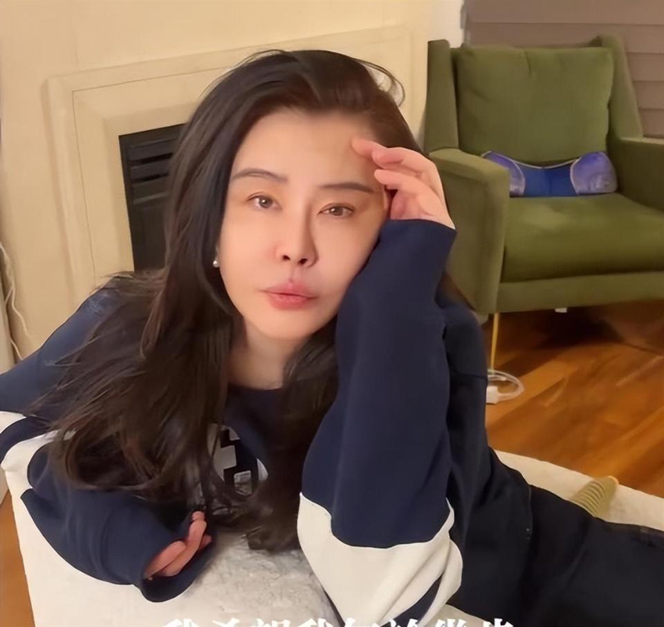 王祖贤入驻:一条7秒视频吸粉55万,评论区旧照片发不停