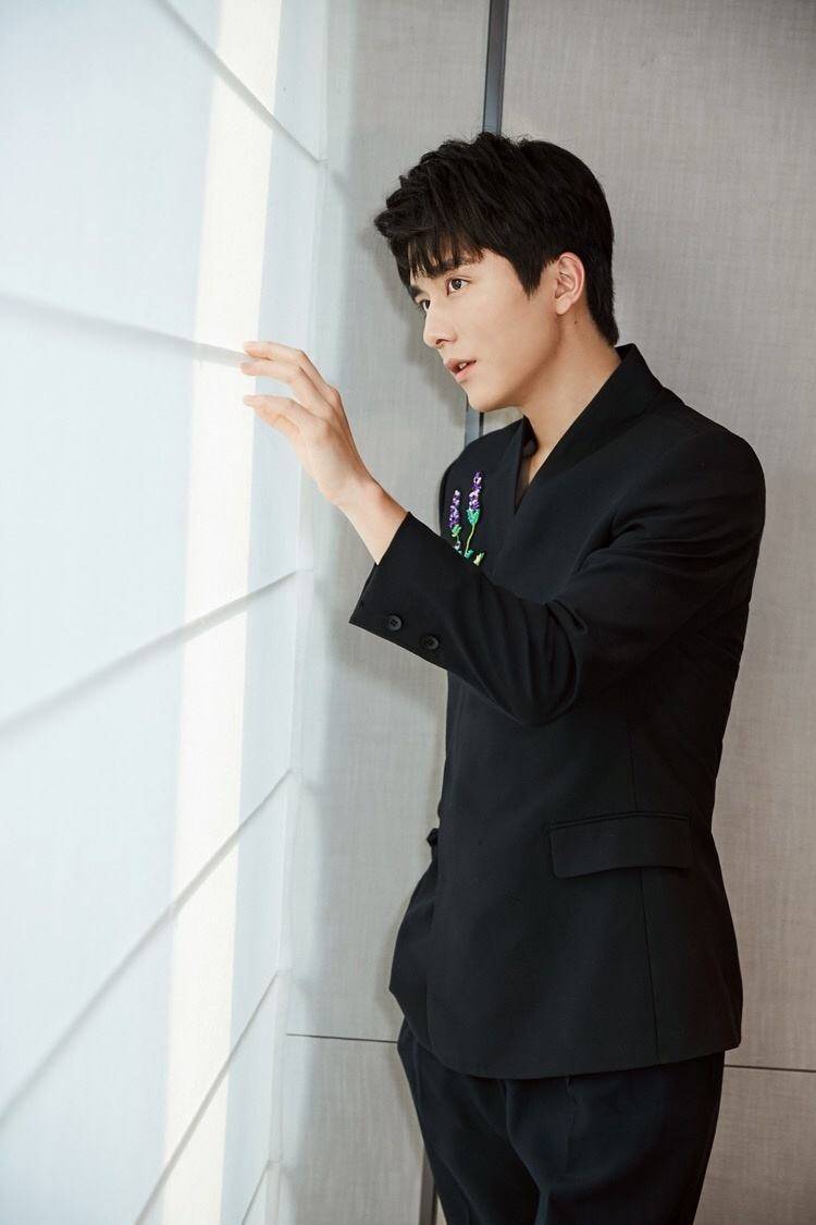 八位身高一米八以上的90后：邓伦、肖战、白宇、金瀚、胡一天