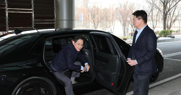 身家百亿美元，却在美国坐国产车，三星太子李在镕为什么这么选？