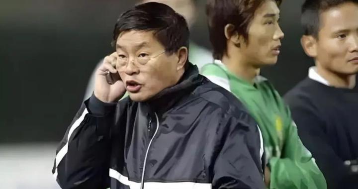 北京国安22年4次硬刚足协！争议判罚后罢赛，6年3次发文怒斥