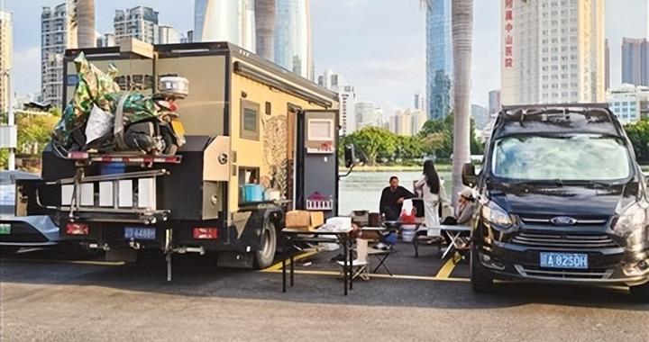 开房车从北方来厦 享受冬日温暖时光