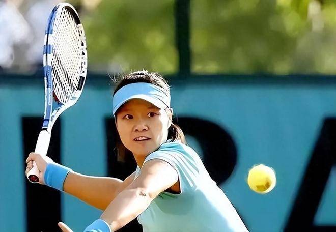 李娜嫁给姜山后，10年间生下一儿一女，脱离体制单飞如今怎样了？