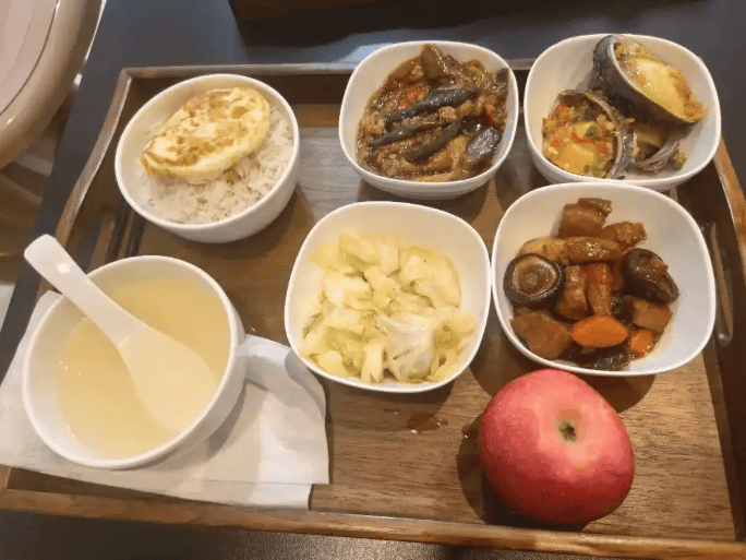 新势力豪华车颠覆传统:从\"买车\"到\"买生活方式\"的消费革命_服务_用户_车主