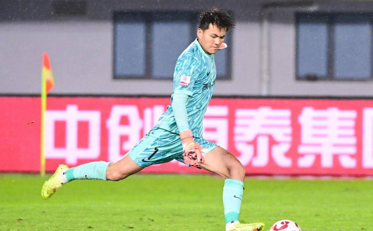 李昊展现大将风范未获最佳门将,王钰栋表现引发争议备受质疑